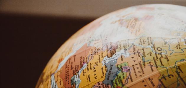 تحليل معمق: أكبر الدول مساحة في العالم وتوزيعها الجغرافي