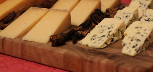 تحليل شامل لصناعة الجبن: من التقاليد العريقة إلى التكنولوجيا المتقدمة بحلول عام 2026