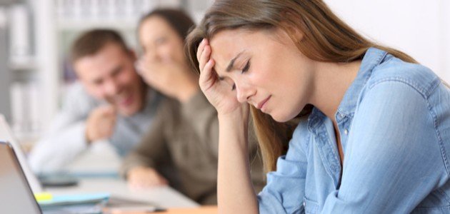 التنمر الوظيفي: تحليل الأسباب، الأشكال، وطرق المواجهة في بيئة العمل