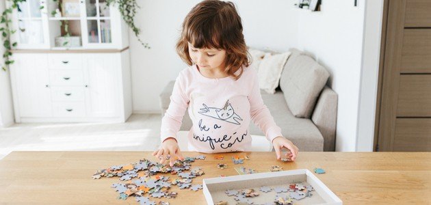 صدمة التركيز: كيف يفقد أطفالنا قدرتهم على الانتباه وماذا نفعل قبل 2026؟