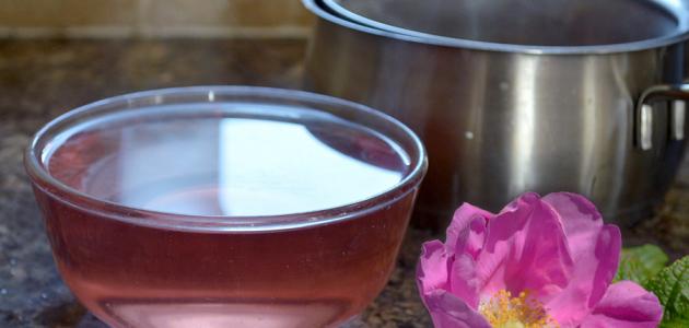 ماء الورد: سر الجمال والصحة الطبيعي في منزلك
