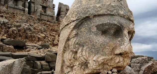 انهيار وسقوط: حضارات قديمة تكشف أسرار زوالها وتنبؤات مستقبلية لعام 2026