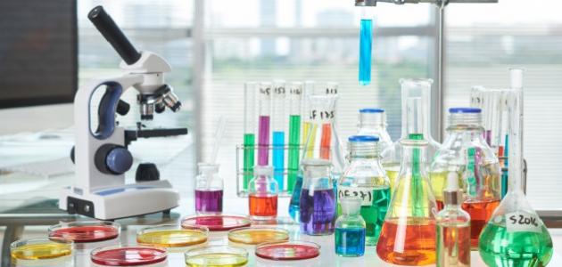 تحليل معمق: لماذا دراسة الكيمياء ضرورية في عالم 2026؟