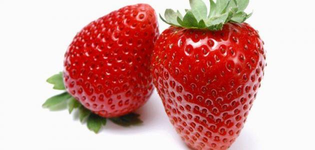 تألقي ببشرة الفراولة: روتين 2026 لبشرة أحلامك