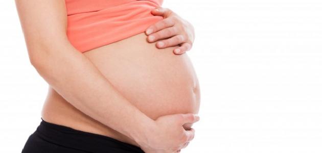 تحجر البطن في الشهر الثامن: الأسباب، طرق التخفيف، ونصائح هامة