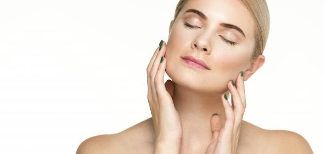 فوائد استخدام الثلج على الوجه