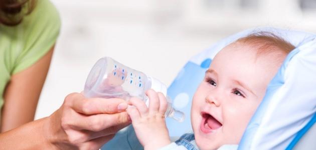 فطام طفلكِ بأمان 2026: روتين لطيف لطفل سعيد