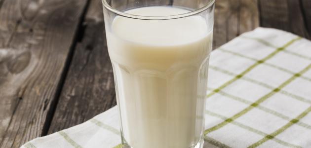 بشرة الأحلام: حليب اللوز و سر التألق في 2026