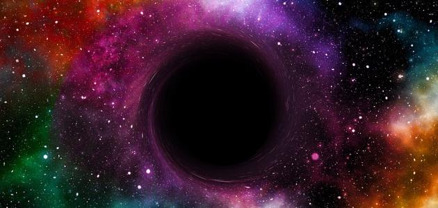 جاذبية الكون: أسرار الثقوب السوداء وكيف تؤثر فينا