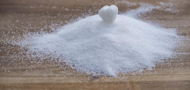 السعرات الحرارية في ملعقة السكر: حقائق وأضرار يجب معرفتها (تحديث 2026)