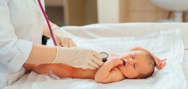 انخفاض السكر عند الأطفال حديثي الولادة: قنبلة موقوتة أم تحد يمكن تجاوزه بحلول عام 2026؟