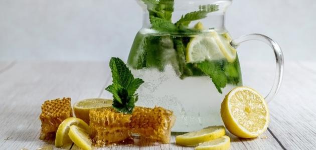 تحليل علمي لفوائد وأضرار الماء والليمون على الريق: حقائق 2026