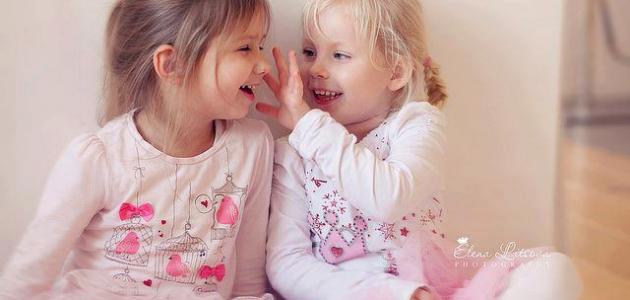 فن اختيار الصديق: تحليل نقدي لتحديات الصداقة في عصر التحولات الرقمية (2026)