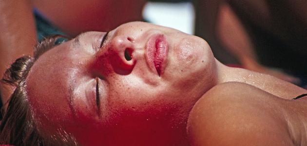 طرق فعالة للتخلص من اسمرار البشرة الناتج عن البحر