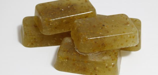 الدليل الشامل لفوائد العسل للوجه 2026: لبشرة متألقة وصحية