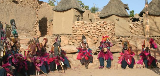 ما معنى القبيلة في عالم 2026: من التراث إلى الهوية الرقمية المتغيرة