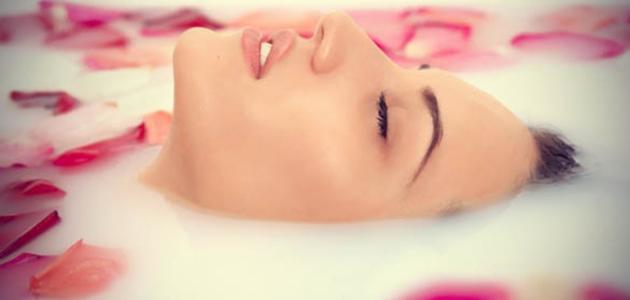 فوائد ماء الورد للعين والبشرة