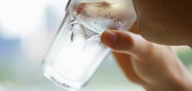 أسباب الشعور بالعطش وتأثيراتها الصحية