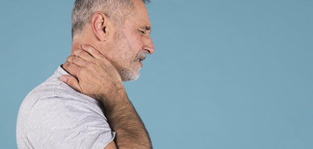 أسباب وعلاج ألم الرقبة من الخلف