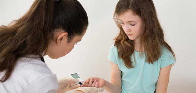 كيفية التعامل مع هبوط السكر عند الأطفال