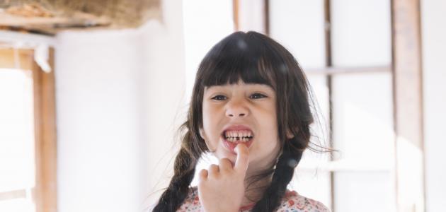 ترتيب ظهور الأسنان اللبنيّة والدائمة