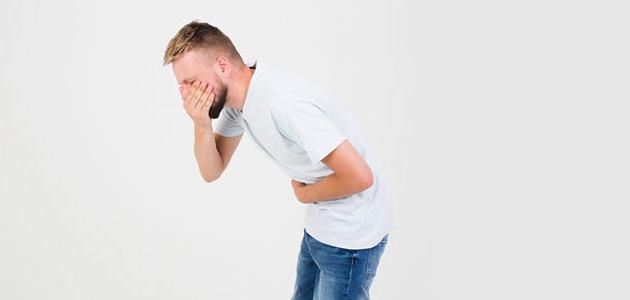 ألم المعدة والغثيان: الأسباب والعلاج