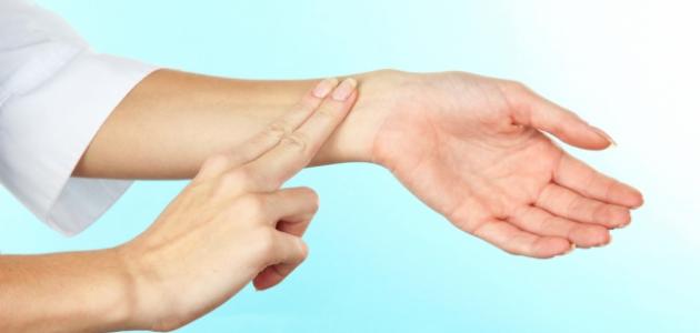 كيفية حساب معدل دقات القلب بالطرق التقليدية والإلكترونية