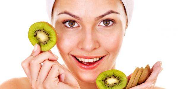 فوائد الكيوي للبشرة وكيفية استخدامه