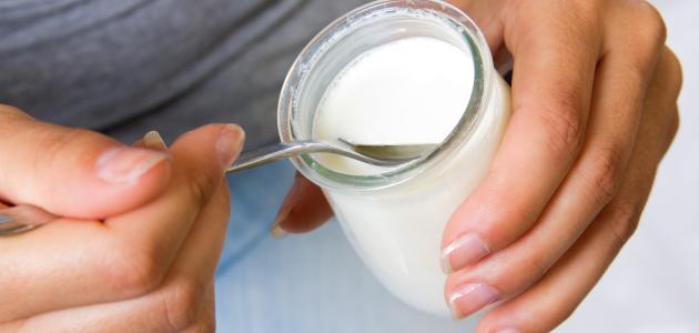 فوائد الزبادي للبشرة: ترطيب وعلاج حب الشباب وحروق الشمس