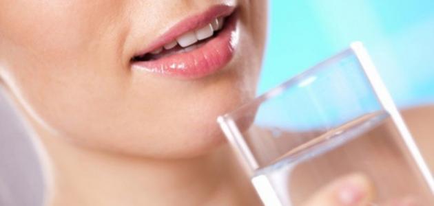 طرق فعالة لتنعيم الشفاه والحفاظ على صحتها