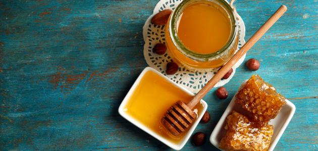 فوائد الخميرة والعسل في تغذية البشرة وعلاج مشاكلها