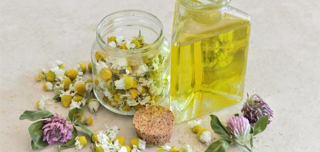 طرق طبيعية لتبييض الوجه باستخدام دقيق الحمص والبابونج والشوفان