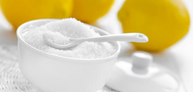 حمض الستريك: فوائده واستخداماته وآثاره الجانبية