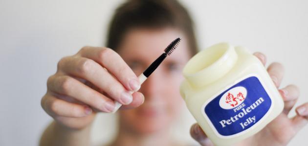 فوائد الفازلين للبشرة والشعر
