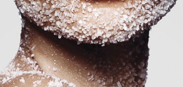 فوائد الملح الخشن للبشرة وكيفية استخدامه