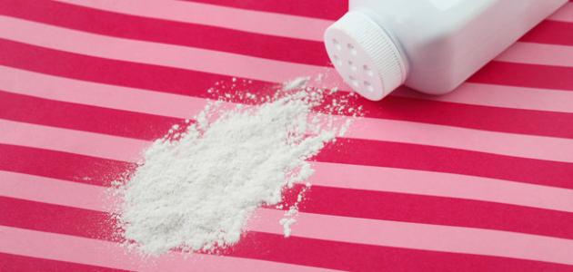 فوائد بودرة الأطفال للبشرة واستخداماتها المتعددة
