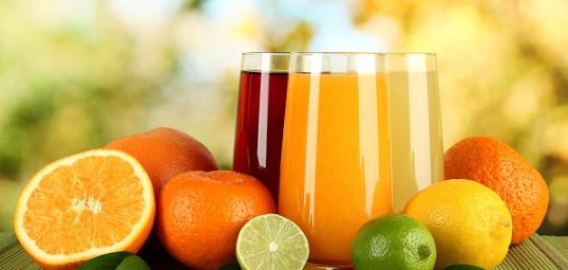 فيتامين C: الفوائد والأعراض والجرعات اليومية